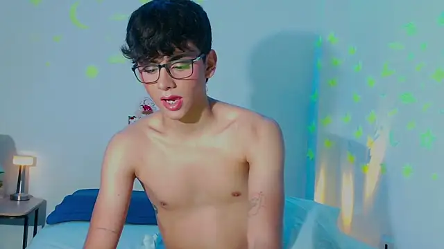 Snapshot of arnold_laurent_ chatting on 12-17-24, 04:12 arnold laurent online show from 12-17-24, 04:12