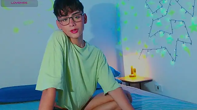 Snapshot of arnold_laurent_ chatting on 01-04-25, 09:41 arnold laurent online show from 01-04-25, 09:41