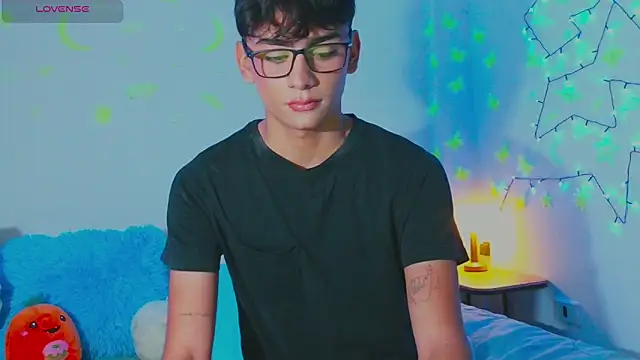 Snapshot of arnold_laurent_ chatting on 01-07-25, 02:10 arnold laurent online show from 01-07-25, 02:10