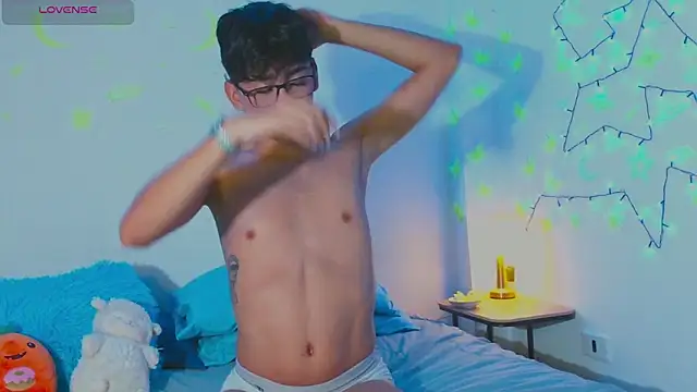 Snapshot of arnold_laurent_ chatting on 01-09-25, 12:03 arnold laurent online show from 01-09-25, 12:03