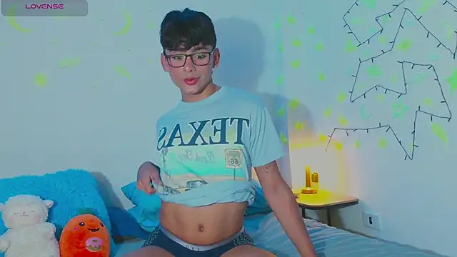 Snapshot of arnold_laurent_ chatting on 01-09-25, 10:52 arnold laurent online show from 01-09-25, 10:52