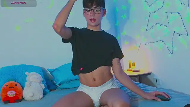 Snapshot of arnold_laurent_ chatting on 01-16-25, 11:37 arnold laurent online show from 01-16-25, 11:37