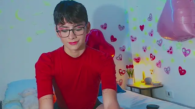 Snapshot of arnold_laurent_ chatting on 02-13-25, 09:27 arnold laurent online show from 02-13-25, 09:27