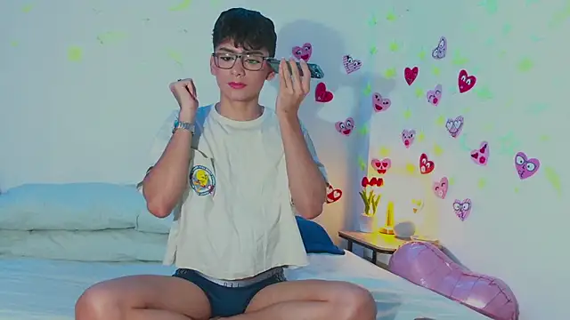 Snapshot of arnold_laurent_ chatting on 02-15-25, 08:22 arnold laurent online show from 02-15-25, 08:22