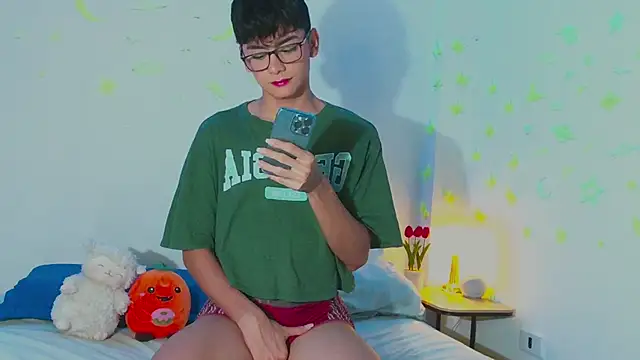 Snapshot of arnold_laurent_ chatting on 02-23-25, 08:22 arnold laurent online show from 02-23-25, 08:22