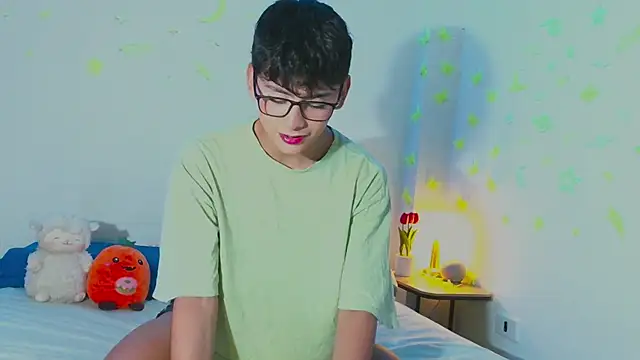 Snapshot of arnold_laurent_ chatting on 02-24-25, 07:19 arnold laurent online show from 02-24-25, 07:19