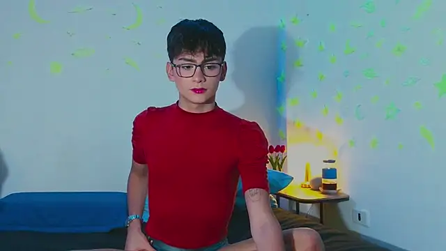 Snapshot of arnold_laurent_ chatting on 03-03-25, 08:21 arnold laurent online show from 03-03-25, 08:21