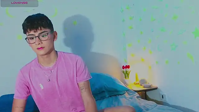 Snapshot of arnold_laurent_ chatting on 03-16-25, 08:54 arnold laurent online show from 03-16-25, 08:54