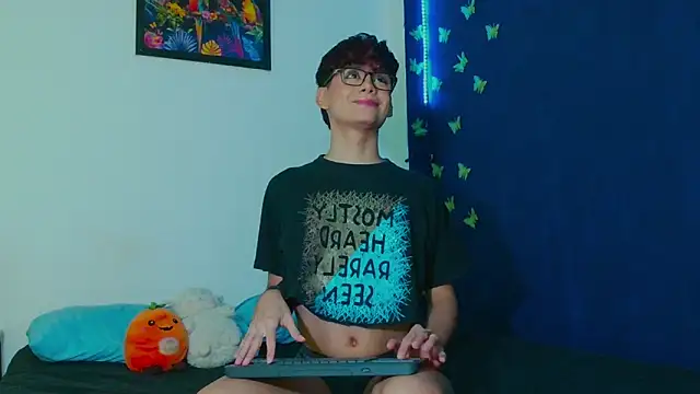 Snapshot of arnold_laurent_ chatting on 10-22-25, 07:19 arnold laurent online show from 10-22-25, 07:19