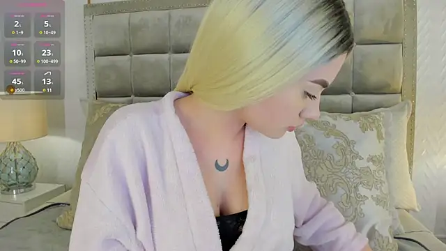 Snapshot of StacyRigel chatting on 12-19-24, 04:13 StacyRigel online show from 12-19-24, 04:13