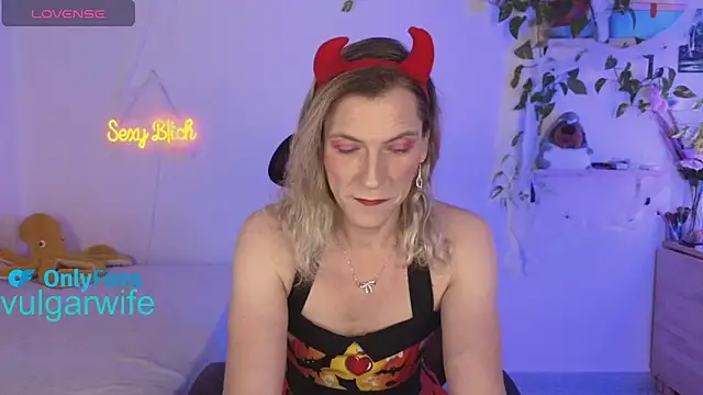 Snapshot of vulgar_wife chatting on 10-26-25, 04:46 vulgar wife online show from 10-26-25, 04:46