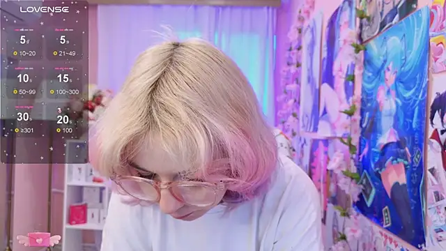 Snapshot of Coconut_Mia chatting on 10-13-25, 02:06 Coconut Mia online show from 10-13-25, 02:06