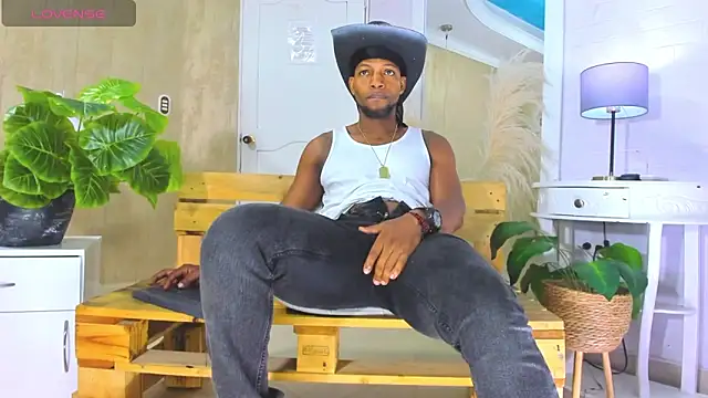 Snapshot of RicoBrown777_ chatting on 06-12-26, 04:11 RicoBrown777 online show from 06-12-26, 04:11