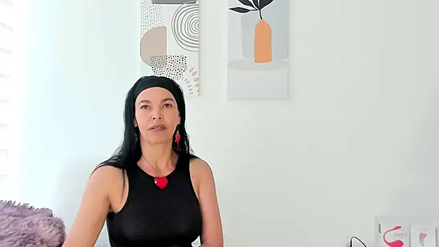 Evawalker  online show from 10-18-25, 04:52