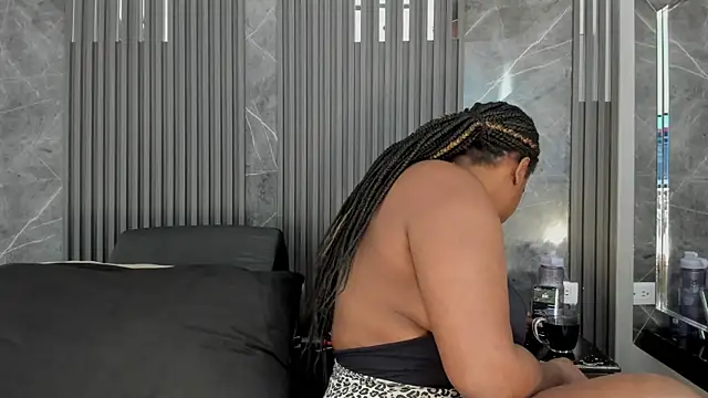 Snapshot of SaraiEvans chatting on 09-09-25, 03:17 SaraiEvans online show from 09-09-25, 03:17