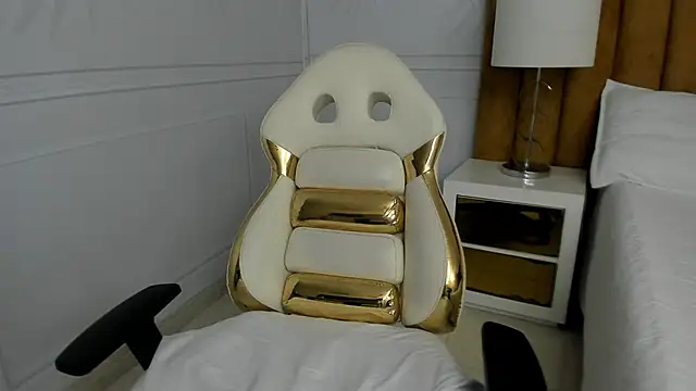 Snapshot of Daphne81_ chatting on 02-19-25, 05:27 Daphne81 online show from 02-19-25, 05:27