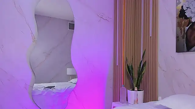 Snapshot of Daphne81_ chatting on 09-27-25, 02:27 Daphne81 online show from 09-27-25, 02:27