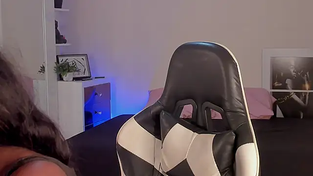 SavannahWildee online show from 12-06-24, 07:23