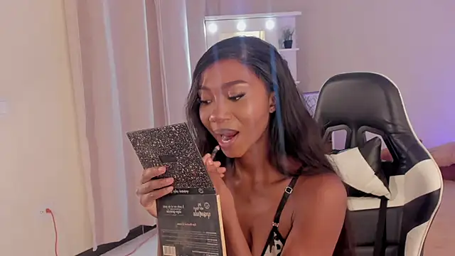 SavannahWildee online show from 03-10-25, 06:34