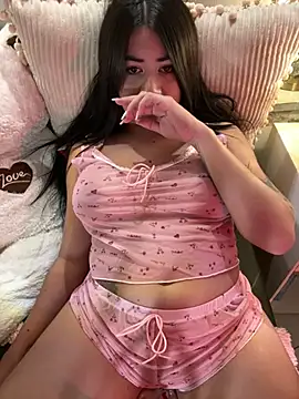 Snapshot of _MadiLee_ chatting on 12-29-24, 03:33 MadiLee online show from 12-29-24, 03:33