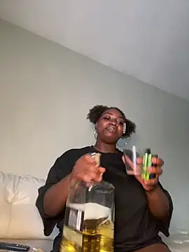 Snapshot of LillShayy chatting on 06-04-26, 12:38 LillShayy online show from 06-04-26, 12:38