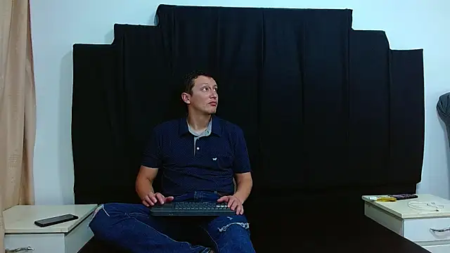 Hot-Couple--18 online show from 02-02-25, 08:30