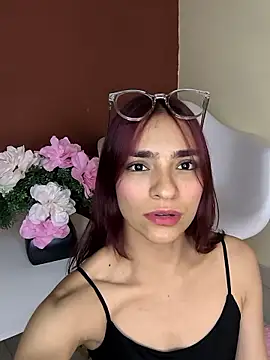 Scarlet Red  online show from 10-07-25, 02:25