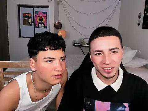 Snapshot of sweet_boys_xx chatting on 03-20-25, 05:35 sweet boys xx online show from 03-20-25, 05:35