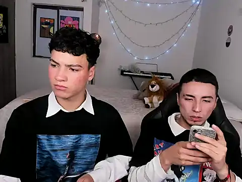 Snapshot of sweet_boys_xx chatting on 03-22-25, 06:00 sweet boys xx online show from 03-22-25, 06:00