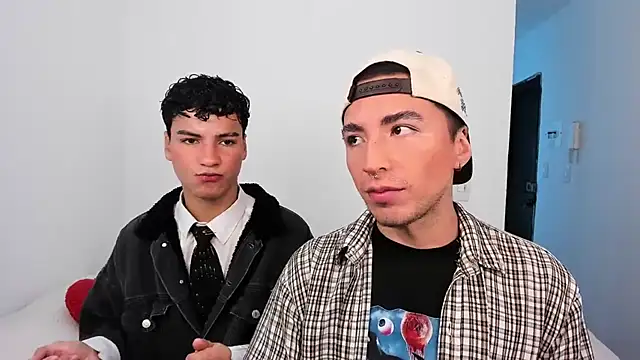 Snapshot of sweet_boys_xx chatting on 11-06-25, 01:01 sweet boys xx online show from 11-06-25, 01:01