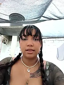 Snapshot of _octavia_ chatting on 06-17-26, 11:45 octavia online show from 06-17-26, 11:45