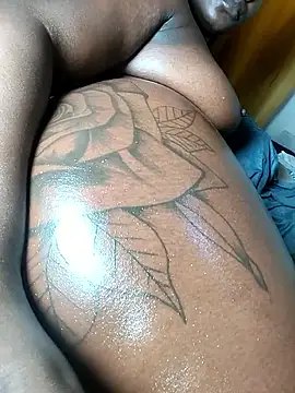 Hugemassivebootie online show from 10-05-25, 08:12