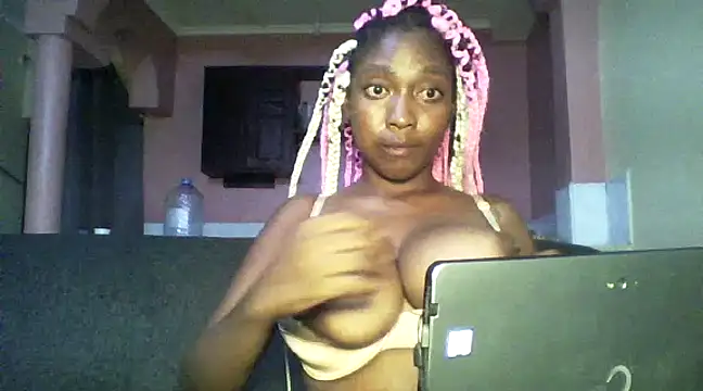 Snapshot of Sexxy_bre chatting on 12-25-24, 02:56 Sexxy bre online show from 12-25-24, 02:56