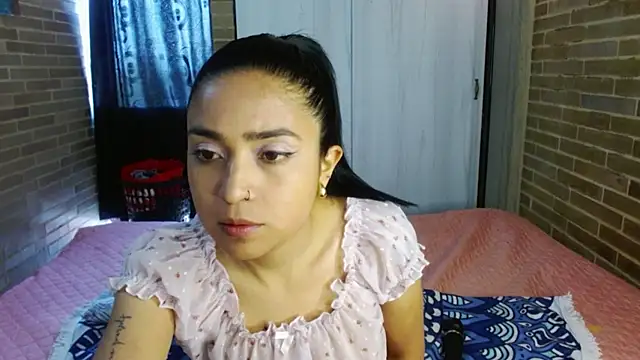 Snapshot of helenacyruss chatting on 10-15-25, 05:35 helenacyruss online show from 10-15-25, 05:35