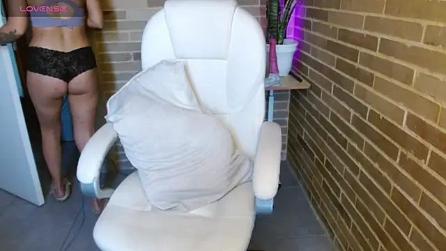 Snapshot of helenacyruss chatting on 12-16-25, 02:22 helenacyruss online show from 12-16-25, 02:22