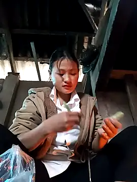 Snapshot of trieungoclnt chatting on 12-12-24, 04:04 trieungoclnt online show from 12-12-24, 04:04