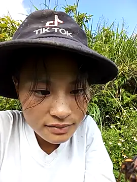 Snapshot of trieungoclnt chatting on 10-08-25, 08:34 trieungoclnt online show from 10-08-25, 08:34