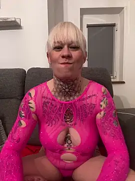 Snapshot of poussichienne chatting on 01-07-25, 08:31 poussichienne online show from 01-07-25, 08:31