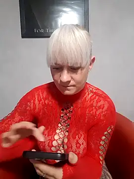 Snapshot of poussichienne chatting on 09-12-25, 07:41 poussichienne online show from 09-12-25, 07:41