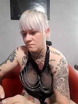 Snapshot of poussichienne chatting on 09-15-25, 03:56 poussichienne online show from 09-15-25, 03:56