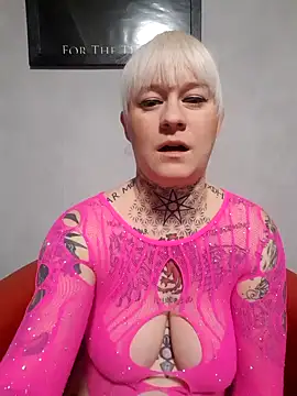 Snapshot of poussichienne chatting on 11-07-25, 04:51 poussichienne online show from 11-07-25, 04:51