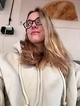 Snapshot of enjoy_my_beauty chatting on 02-11-26, 06:51 enjoy my beauty online show from 02-11-26, 06:51