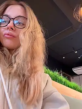 Snapshot of enjoy_my_beauty chatting on 02-13-26, 06:42 enjoy my beauty online show from 02-13-26, 06:42