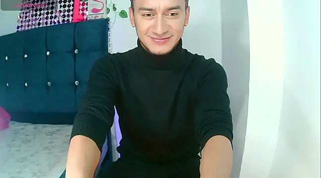 Snapshot of Kevin_Torres chatting on 12-12-24, 02:37 Kevin Torres online show from 12-12-24, 02:37