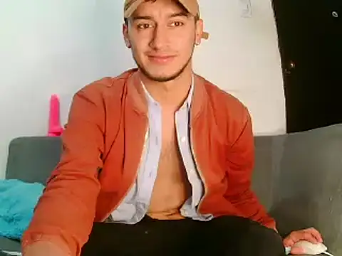 Snapshot of Kevin_Torres chatting on 12-14-24, 04:45 Kevin Torres online show from 12-14-24, 04:45