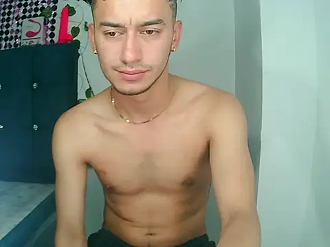 Snapshot of Kevin_Torres chatting on 12-19-24, 04:24 Kevin Torres online show from 12-19-24, 04:24