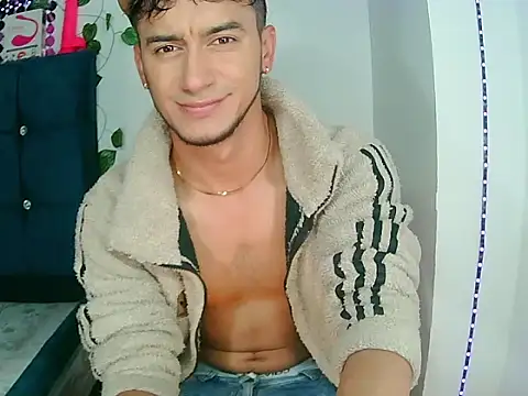 Snapshot of Kevin_Torres chatting on 12-28-24, 09:19 Kevin Torres online show from 12-28-24, 09:19