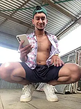 Snapshot of Kevin_Torres chatting on 01-09-25, 04:49 Kevin Torres online show from 01-09-25, 04:49