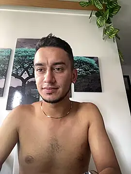 Snapshot of Kevin_Torres chatting on 02-21-25, 04:37 Kevin Torres online show from 02-21-25, 04:37