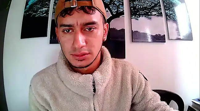 Snapshot of Kevin_Torres chatting on 02-25-25, 05:36 Kevin Torres online show from 02-25-25, 05:36